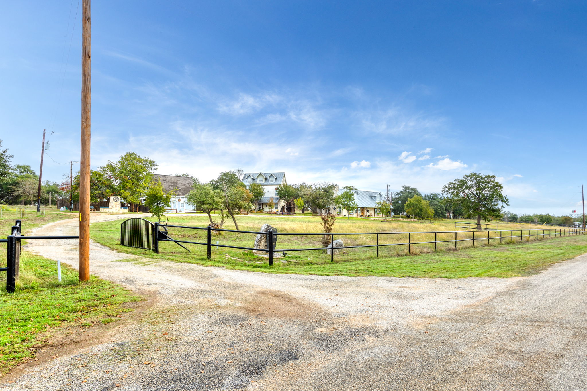 3323 Grape Creek Rd, Fredericksburg, TX 78624 MrHevia Media