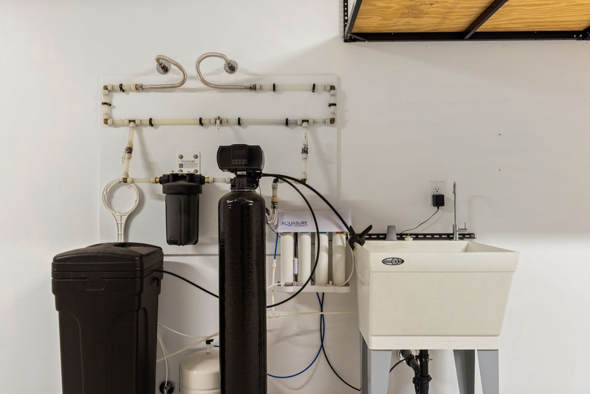 Water softner, ROI system and stationary sink