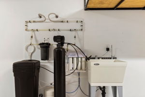 Water softner, ROI system and stationary sink