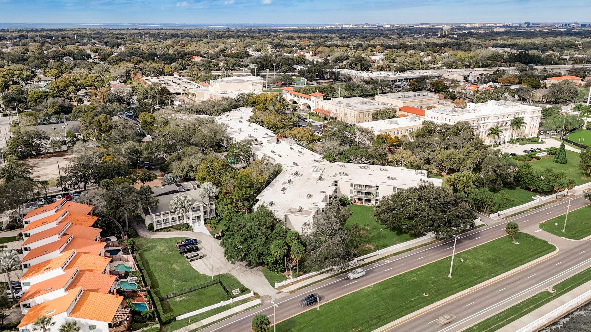 Bayshore Blvd B11-037