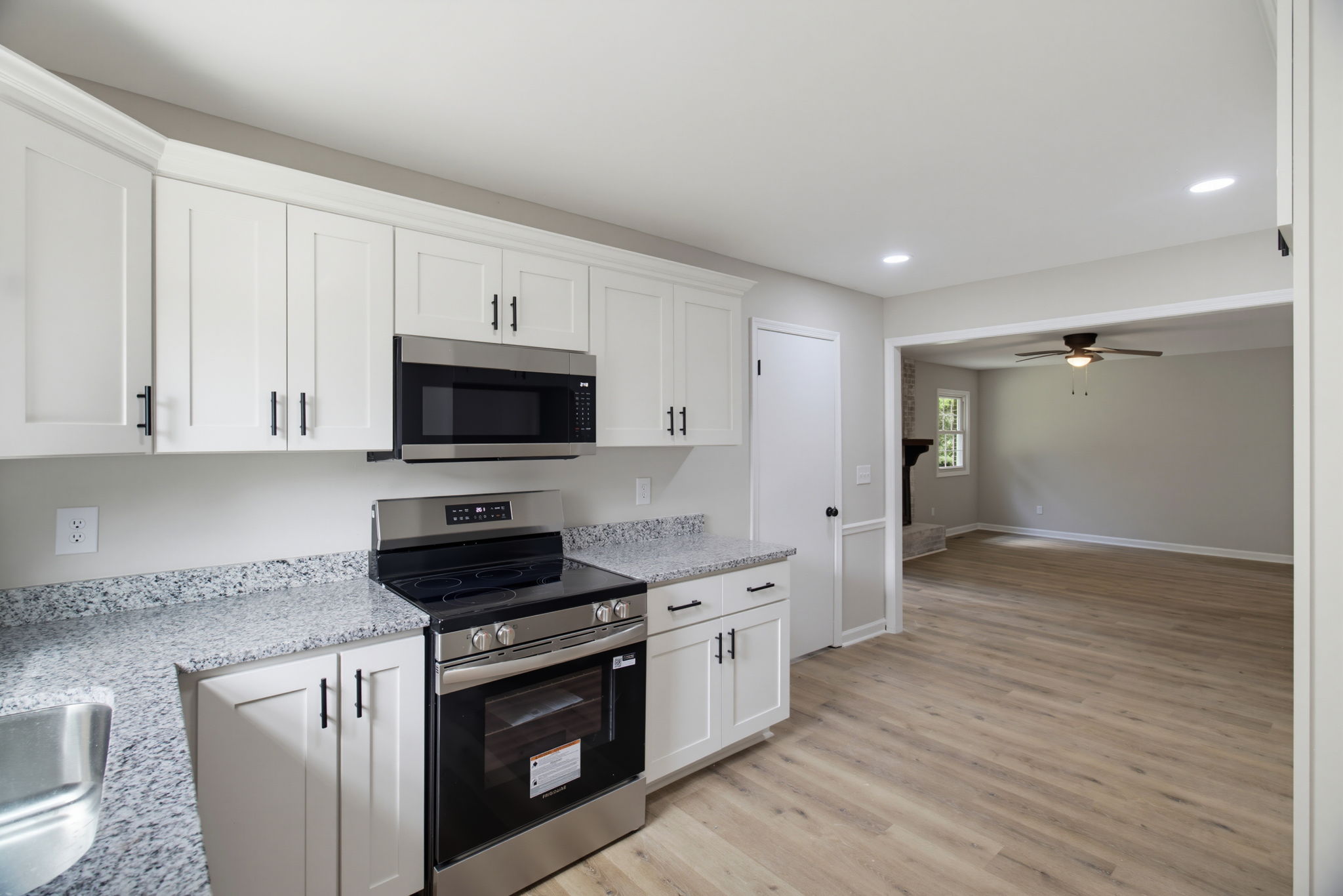 3325 Colony Dr-12