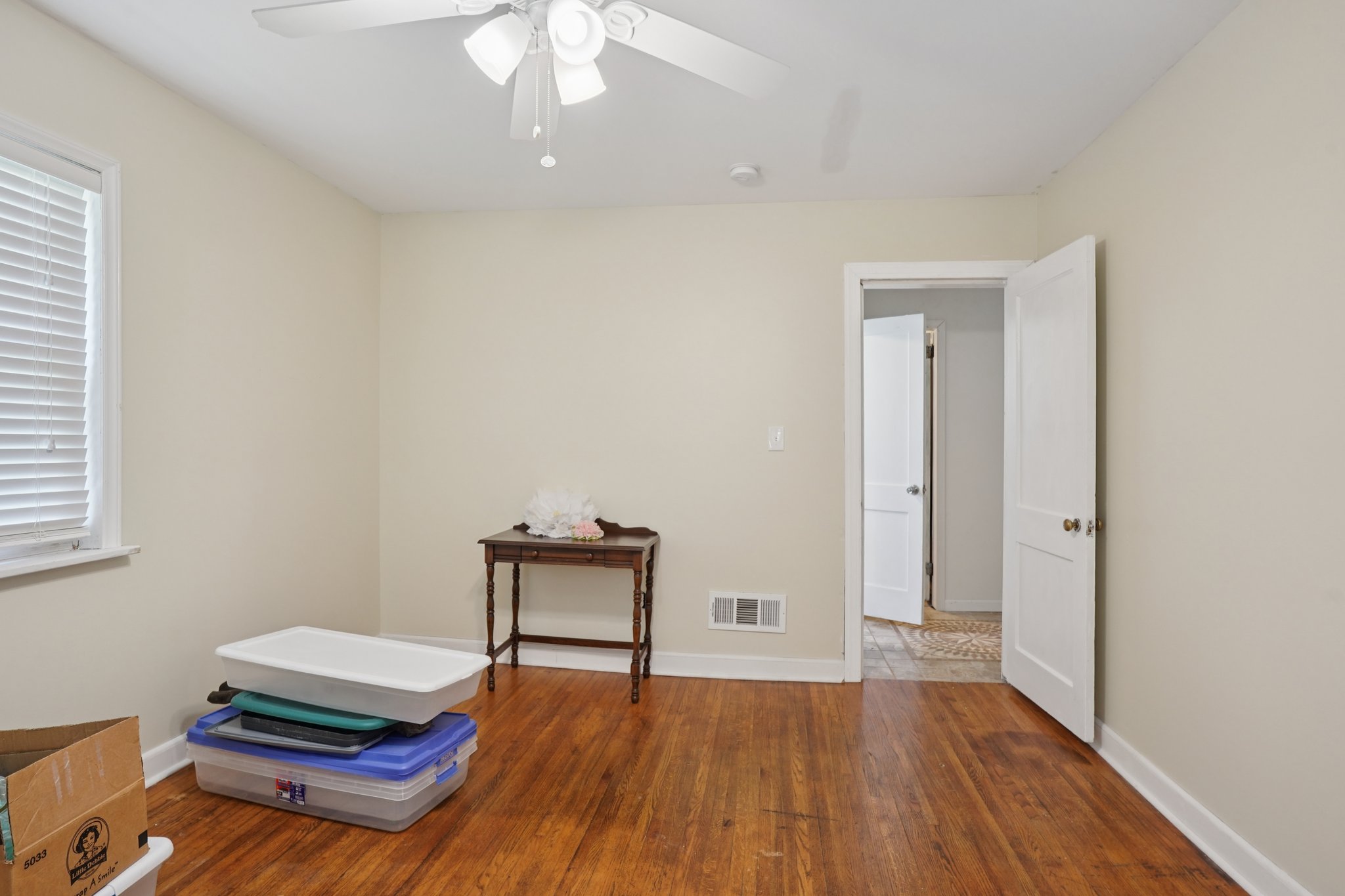 Fairview Dr-S3007-024.jpg