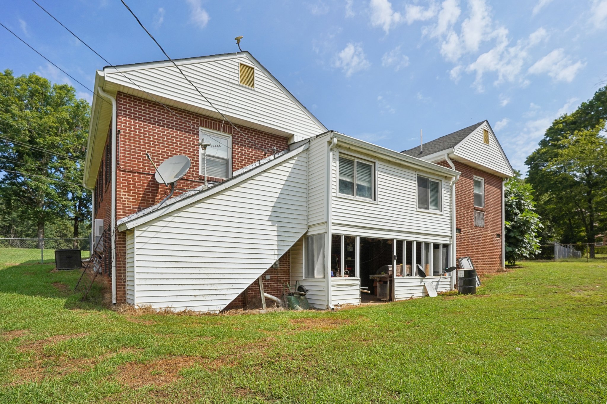 Fairview Dr-S3007-047.jpg