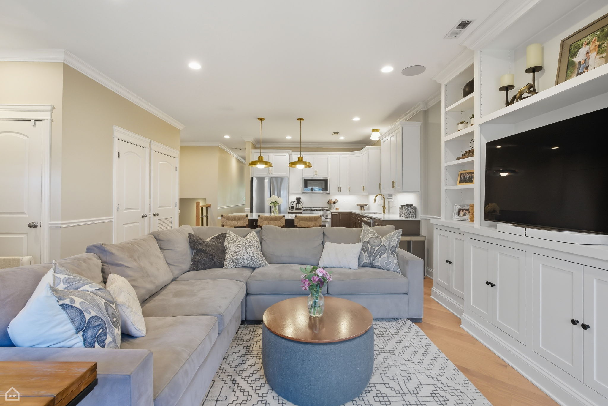 3325 N Seminary Ave 1N - Matt Liss_CHP2025_007