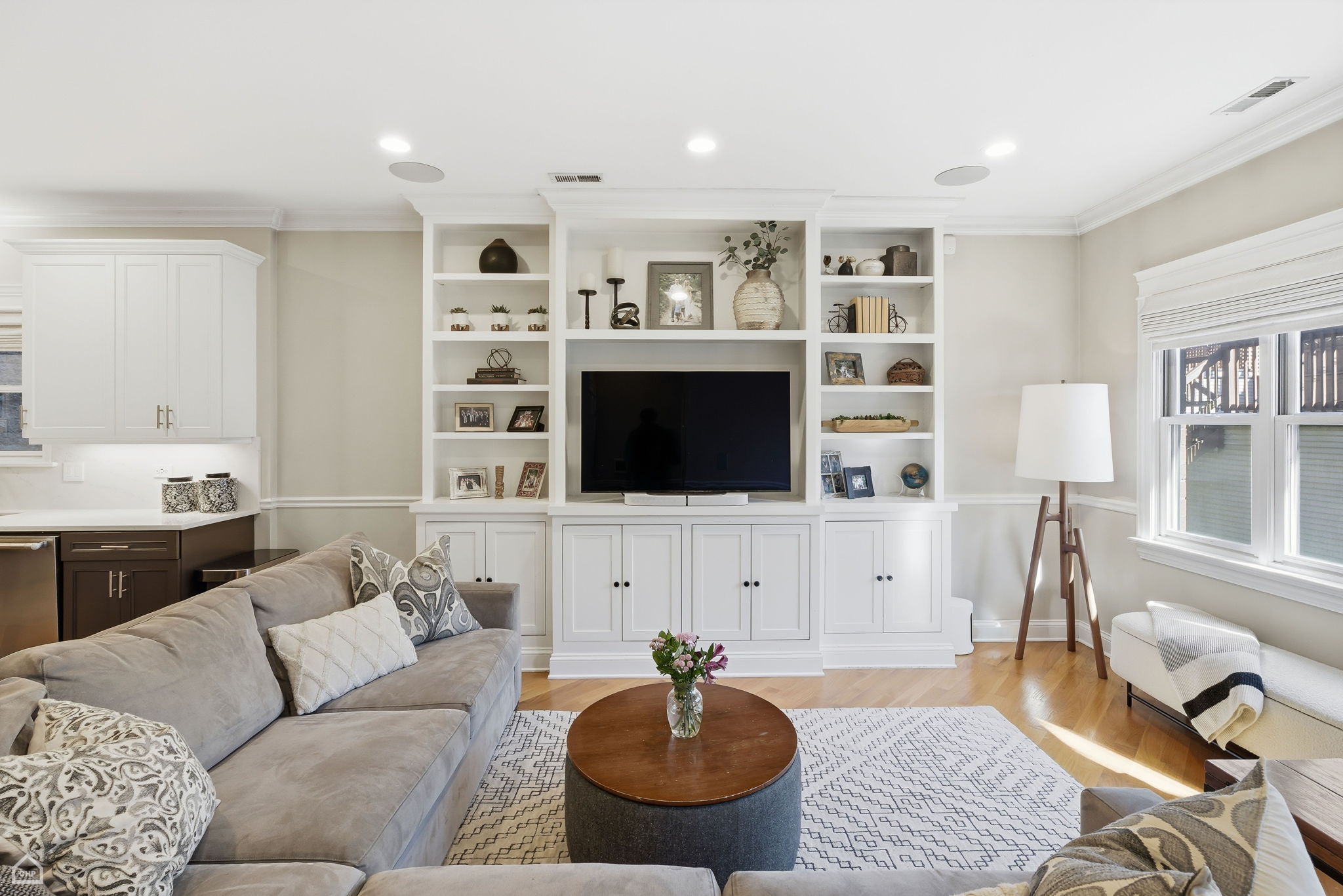 3325 N Seminary Ave 1N - Matt Liss_CHP2025_009