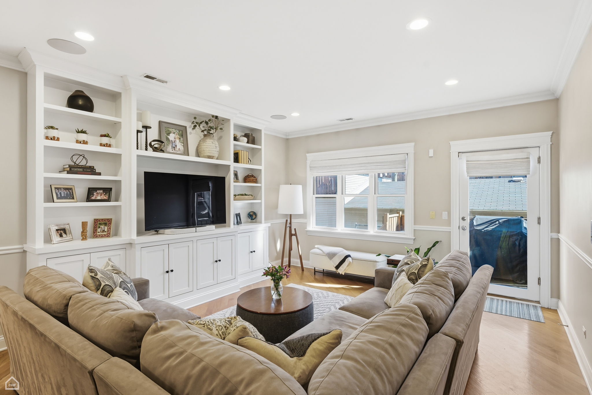 3325 N Seminary Ave 1N - Matt Liss_CHP2025_010