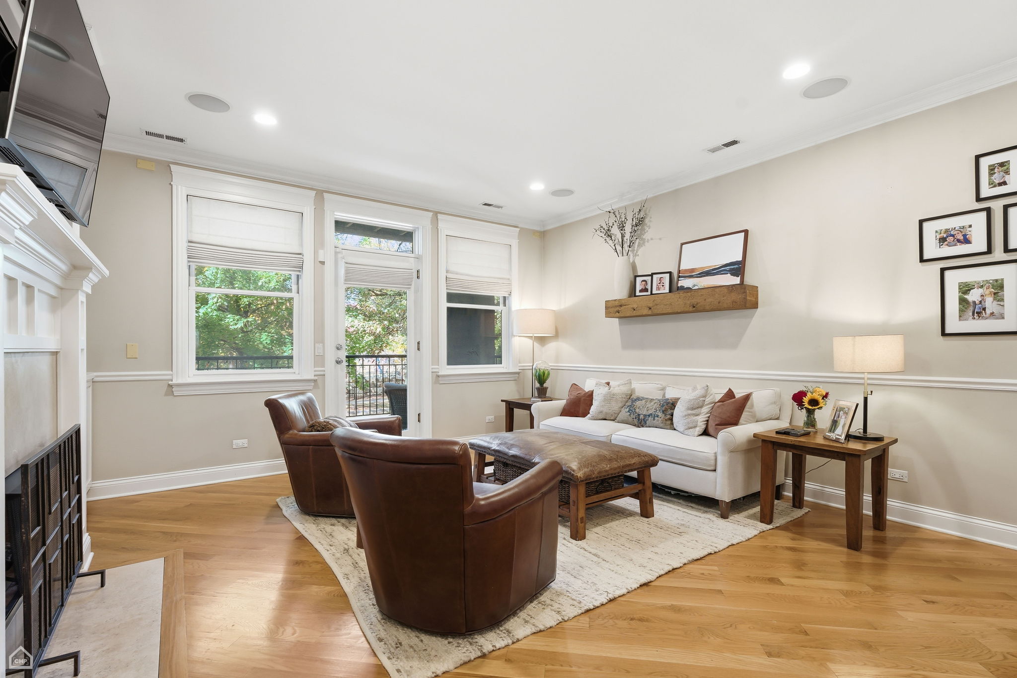 3325 N Seminary Ave 1N - Matt Liss_CHP2025_020