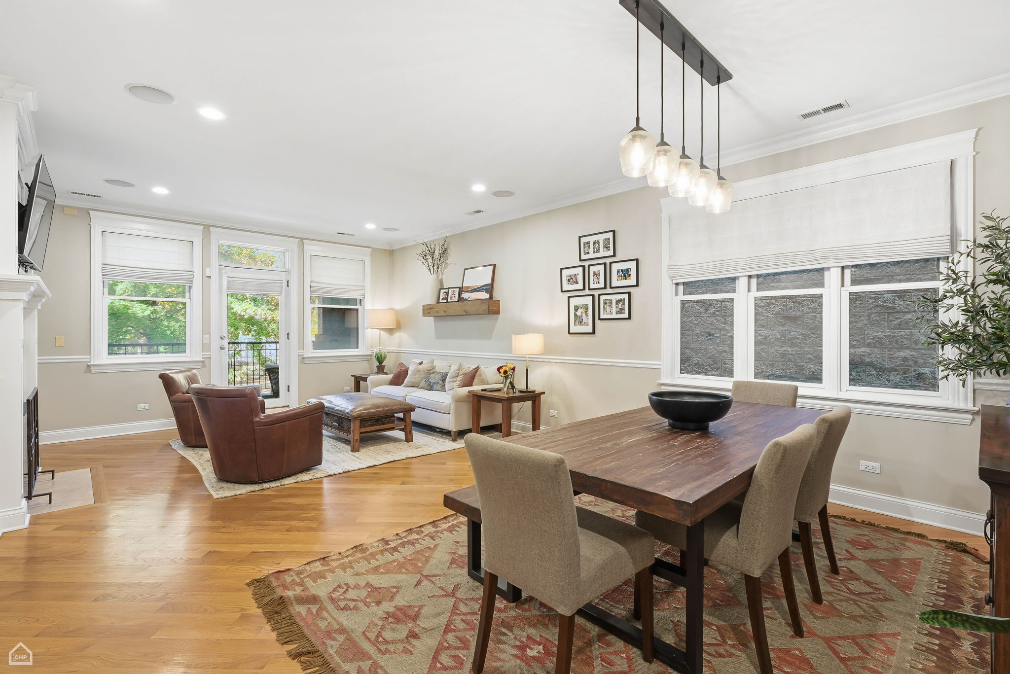 3325 N Seminary Ave 1N - Matt Liss_CHP2025_030