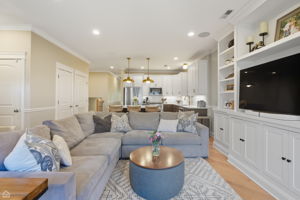 3325 N Seminary Ave 1N - Matt Liss_CHP2025_007