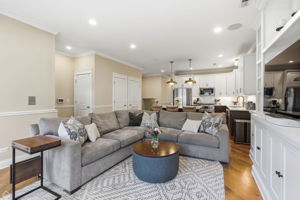 3325 N Seminary Ave 1N - Matt Liss_CHP2025_008