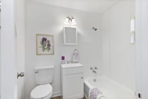 3326 - Refreshed full bath!