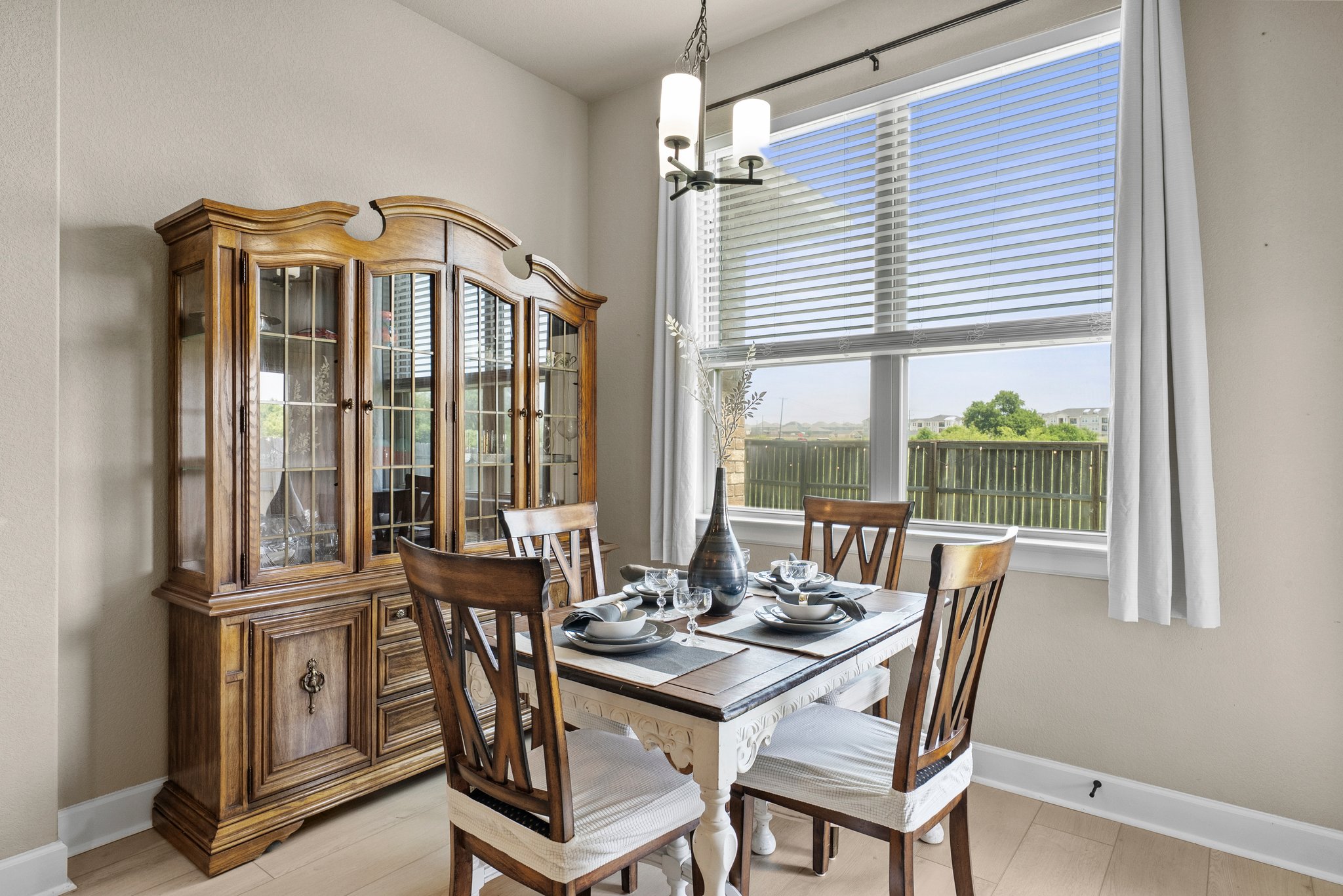 Natural Sunlight in Breakfast Nook