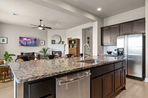 Large Island ideal for Entertaining
