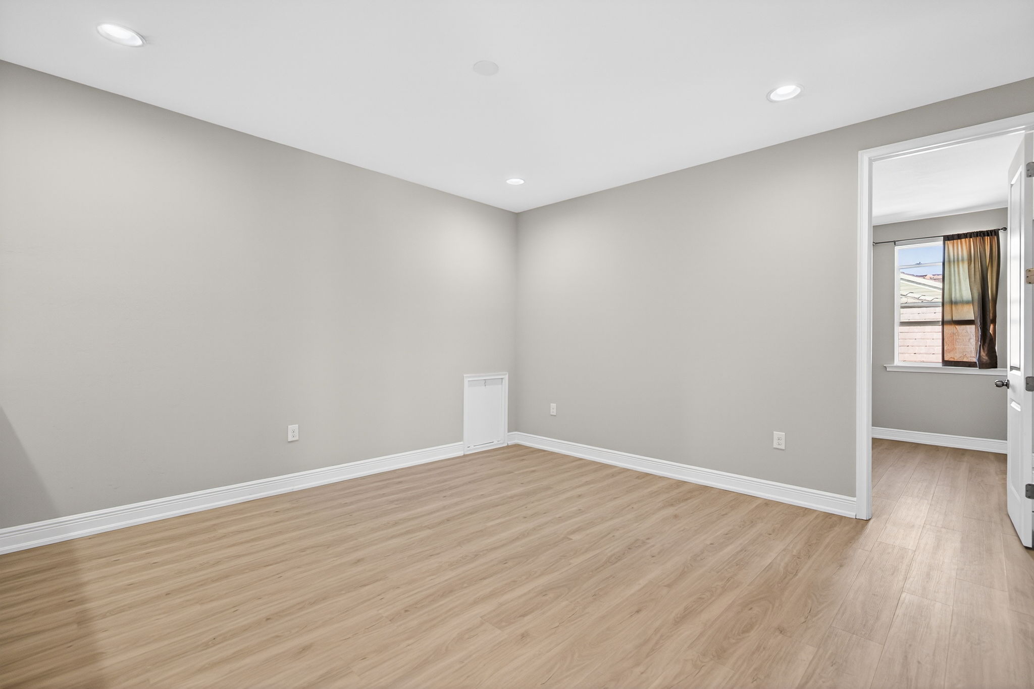 Virtual Stage- Transitional furniture