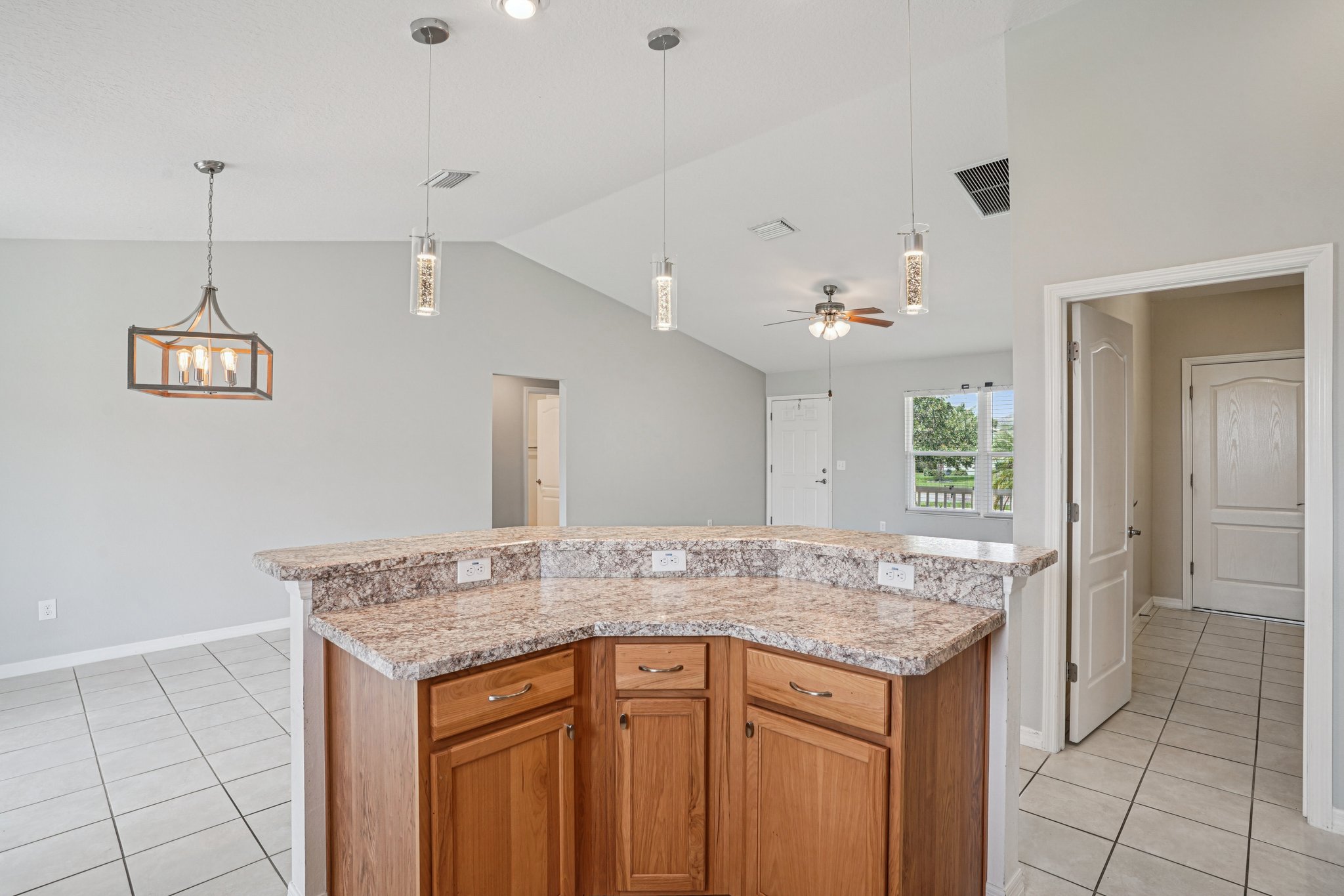Boyd Cir-1406-015.jpg