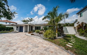 Front Exterior8