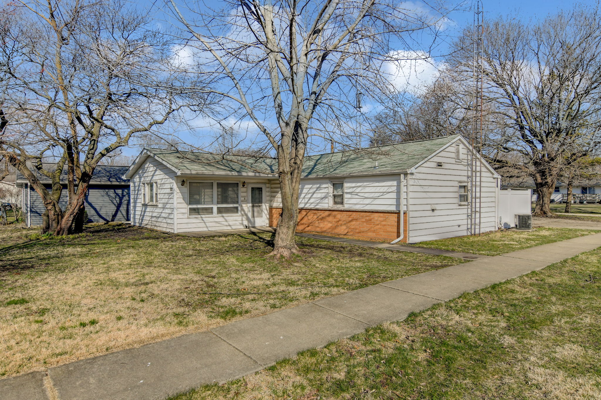 333 Conrey St, Williamsville, IL 62693 Design Eyes Photography