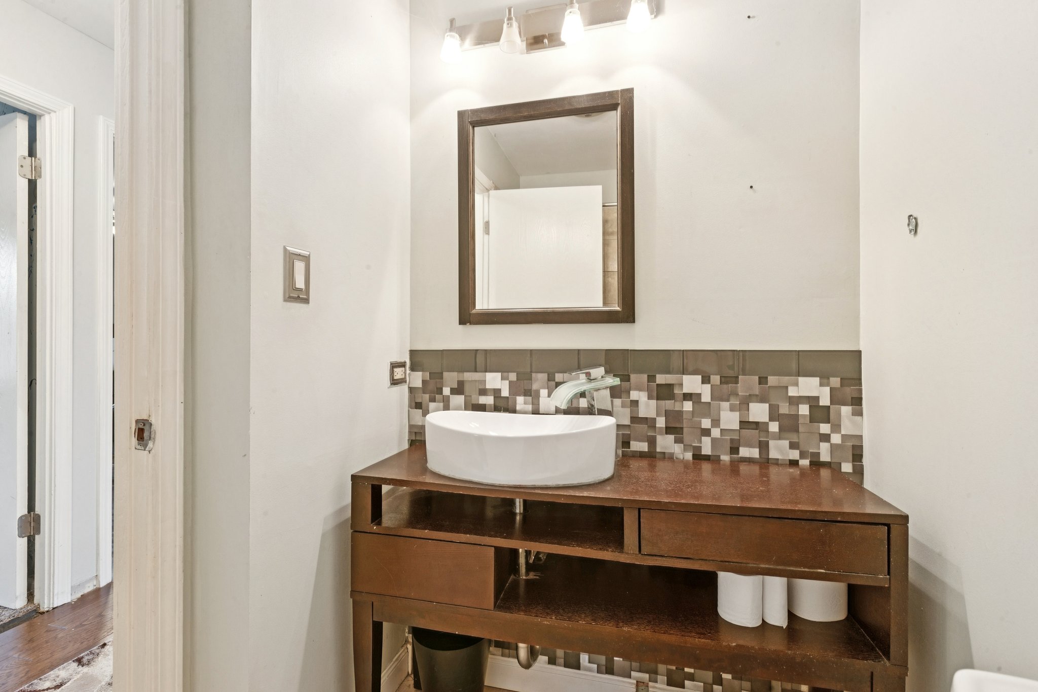 Grosvenor Ct-S1203-028.jpg