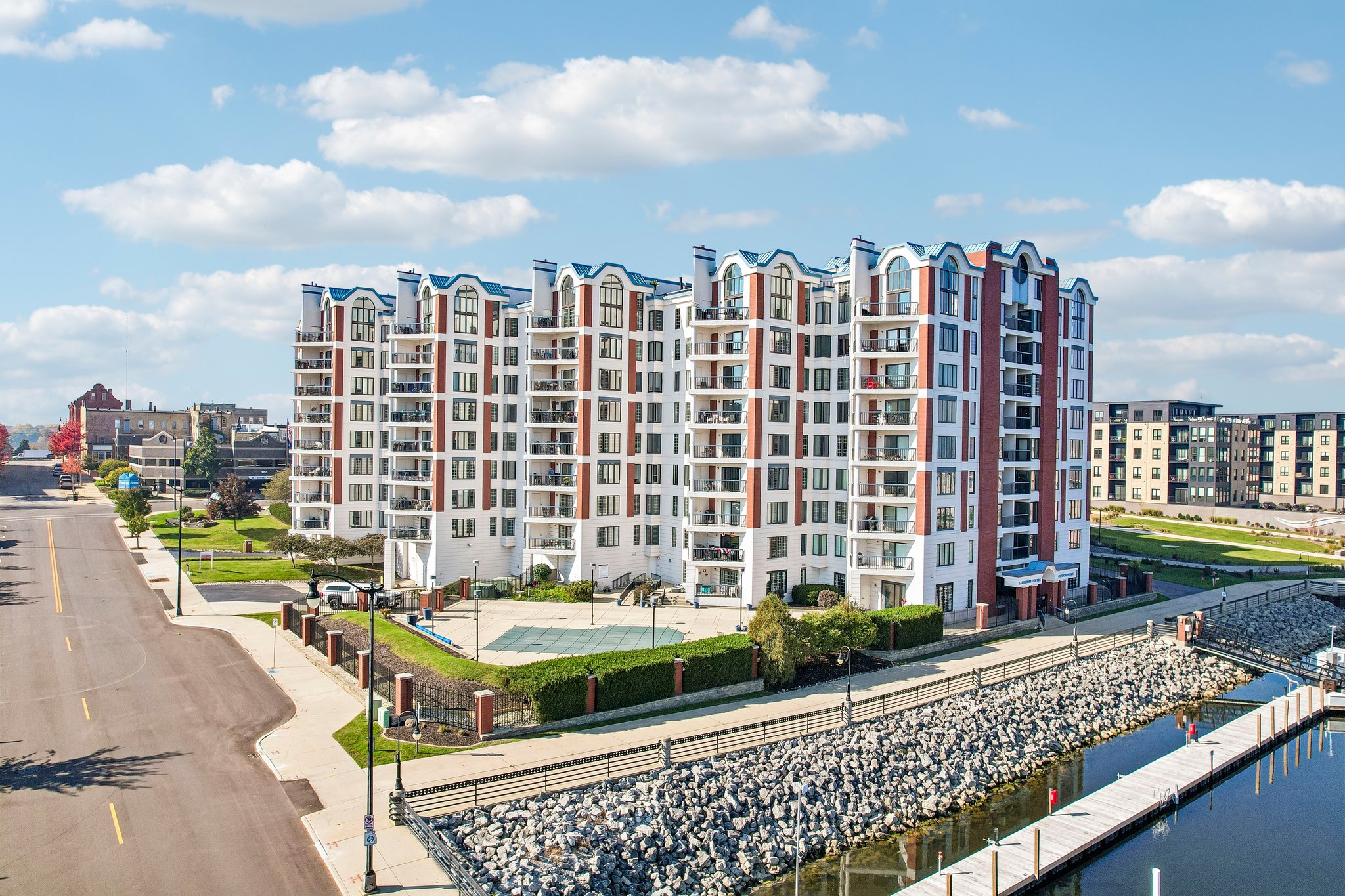 Lake Ave-S2310-002.jpg