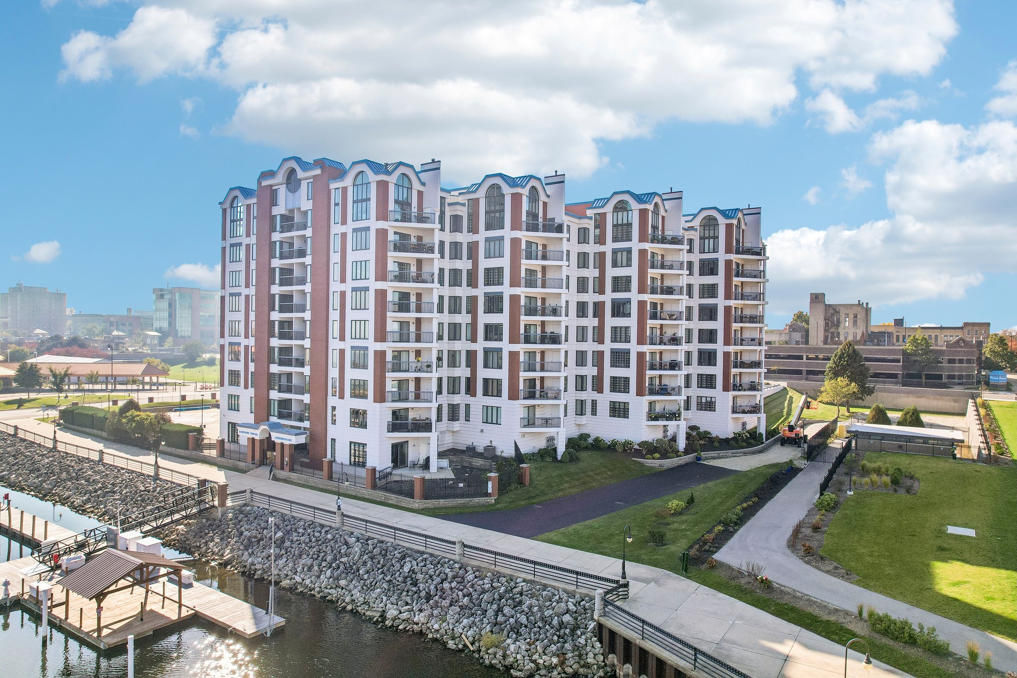 Lake Ave-S2310-003.jpg
