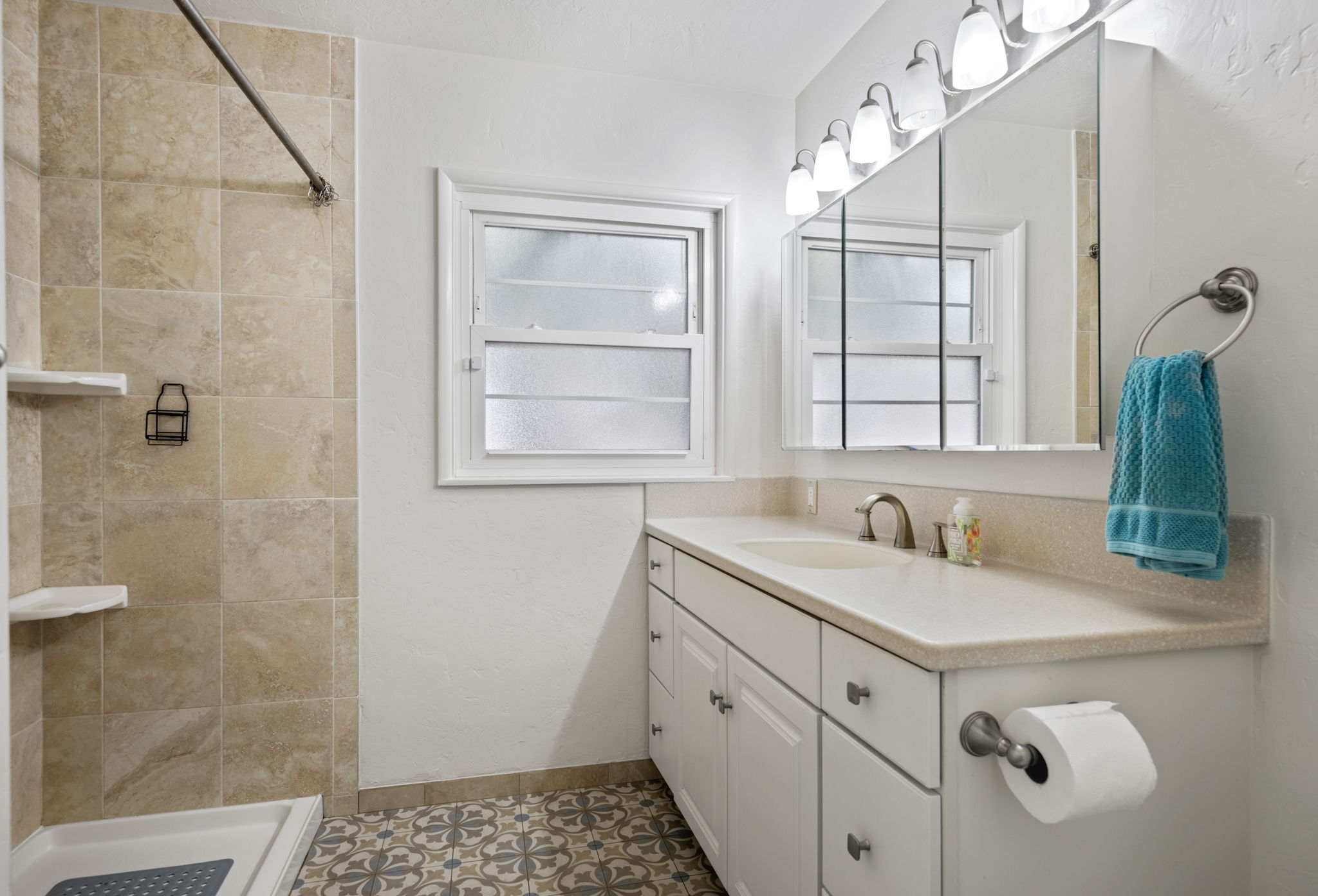 18 - Bathroom