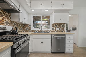 13 - Kitchen