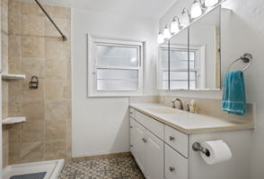18 - Bathroom