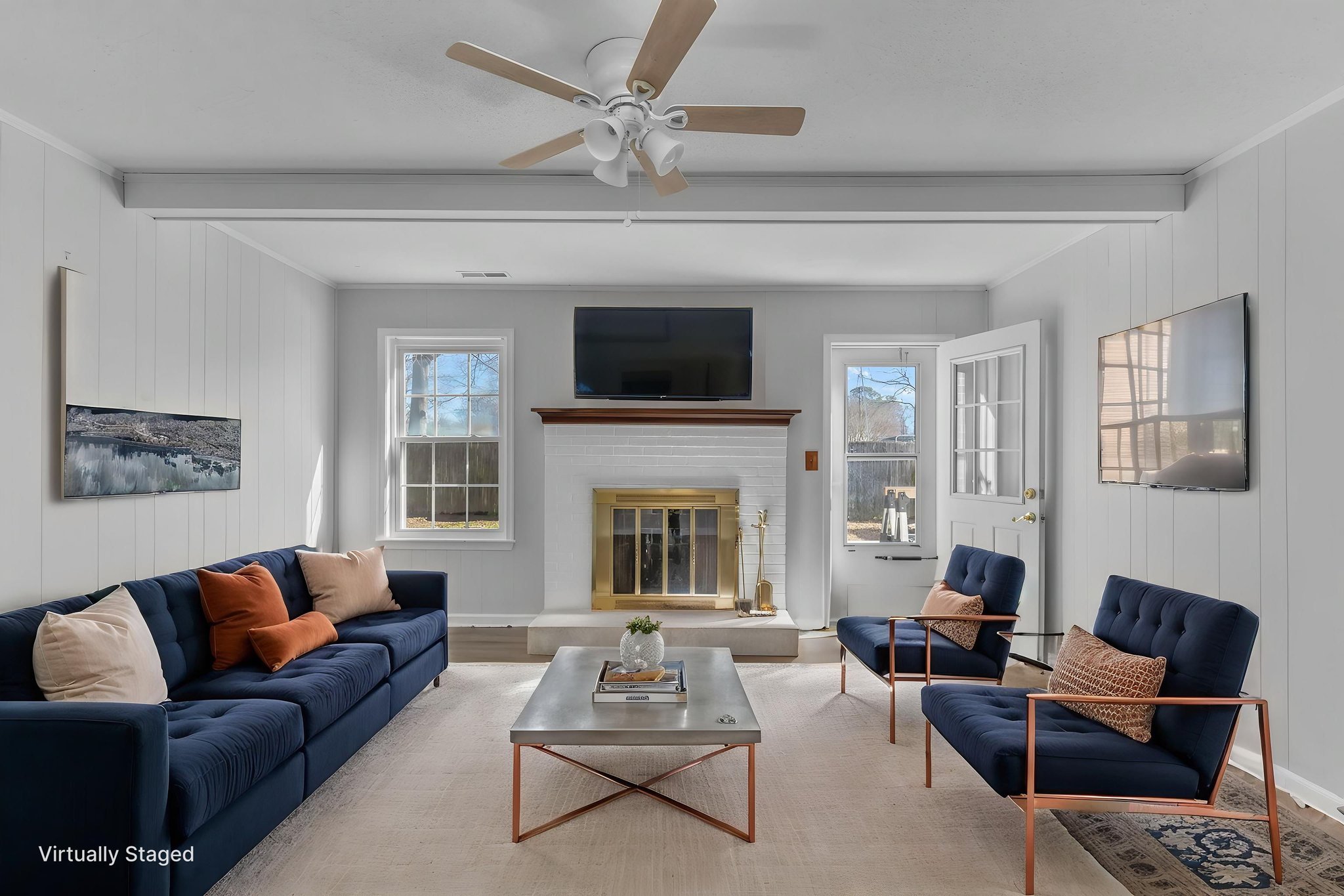 7X2A4966 virtually staged.jpeg