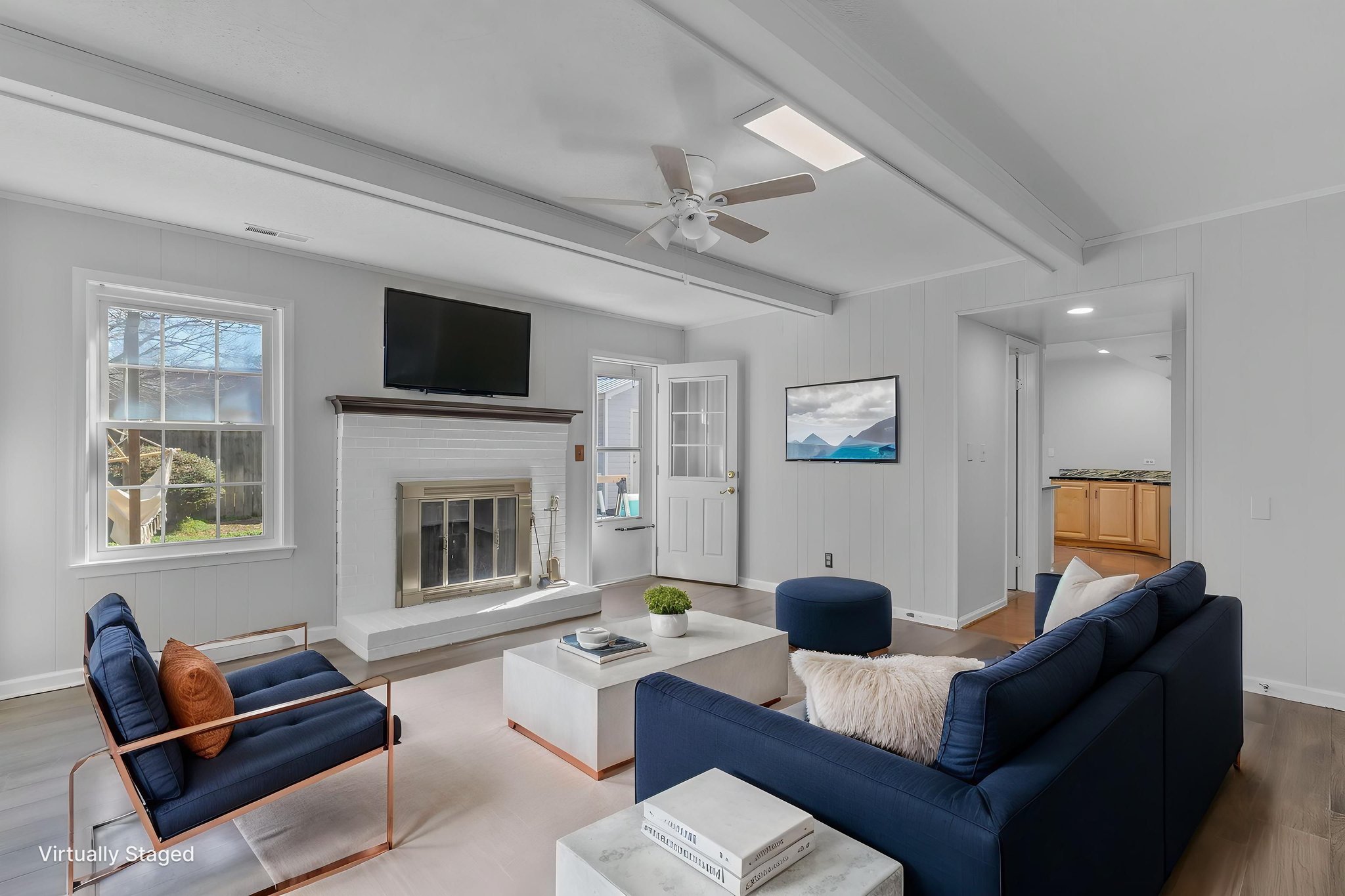 7X2A4971 virtually staged.jpeg