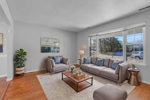 7X2A4896 virtually staged.jpeg