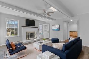 7X2A4971 virtually staged.jpeg