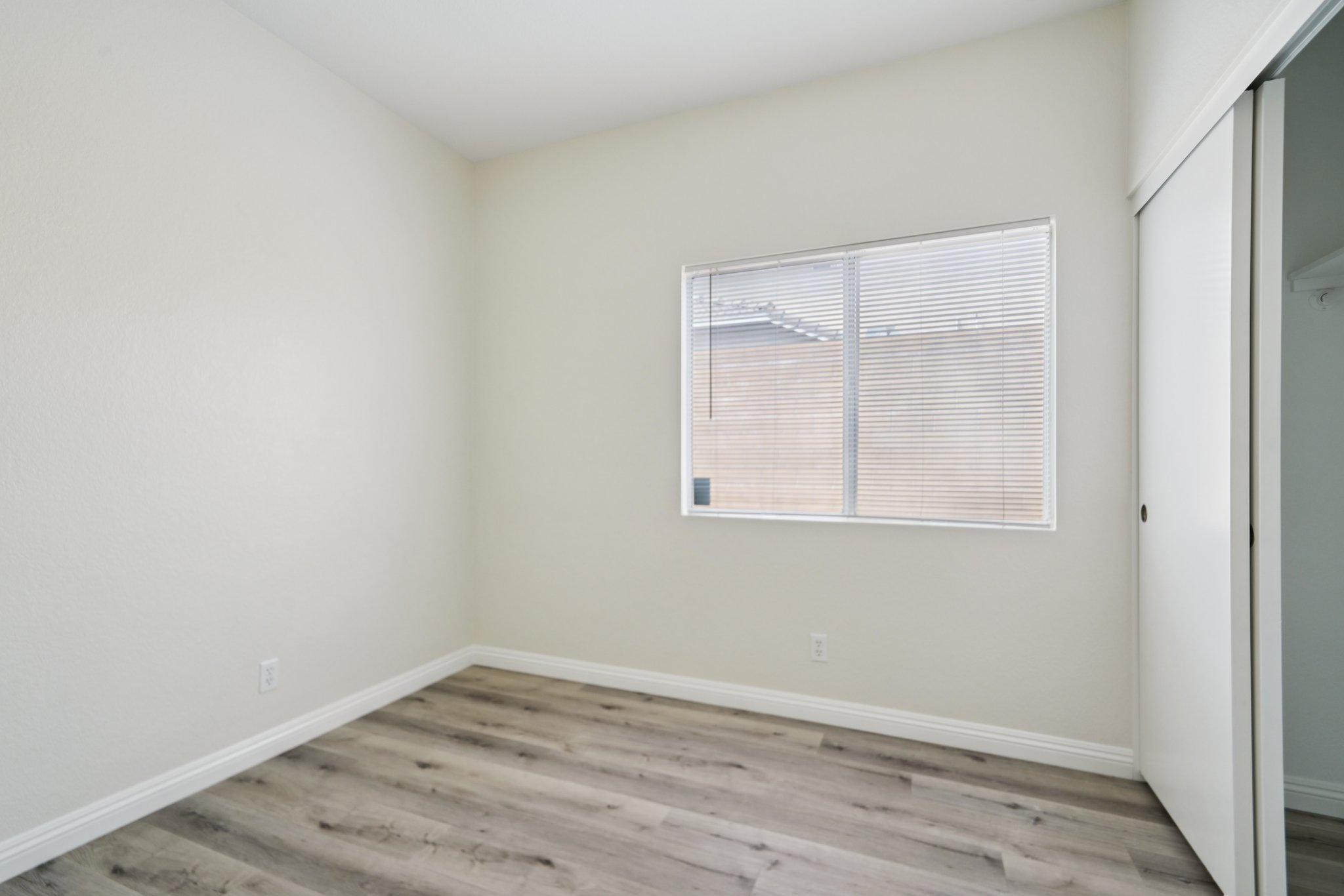 N Daisy Dr-S1809-033.jpg