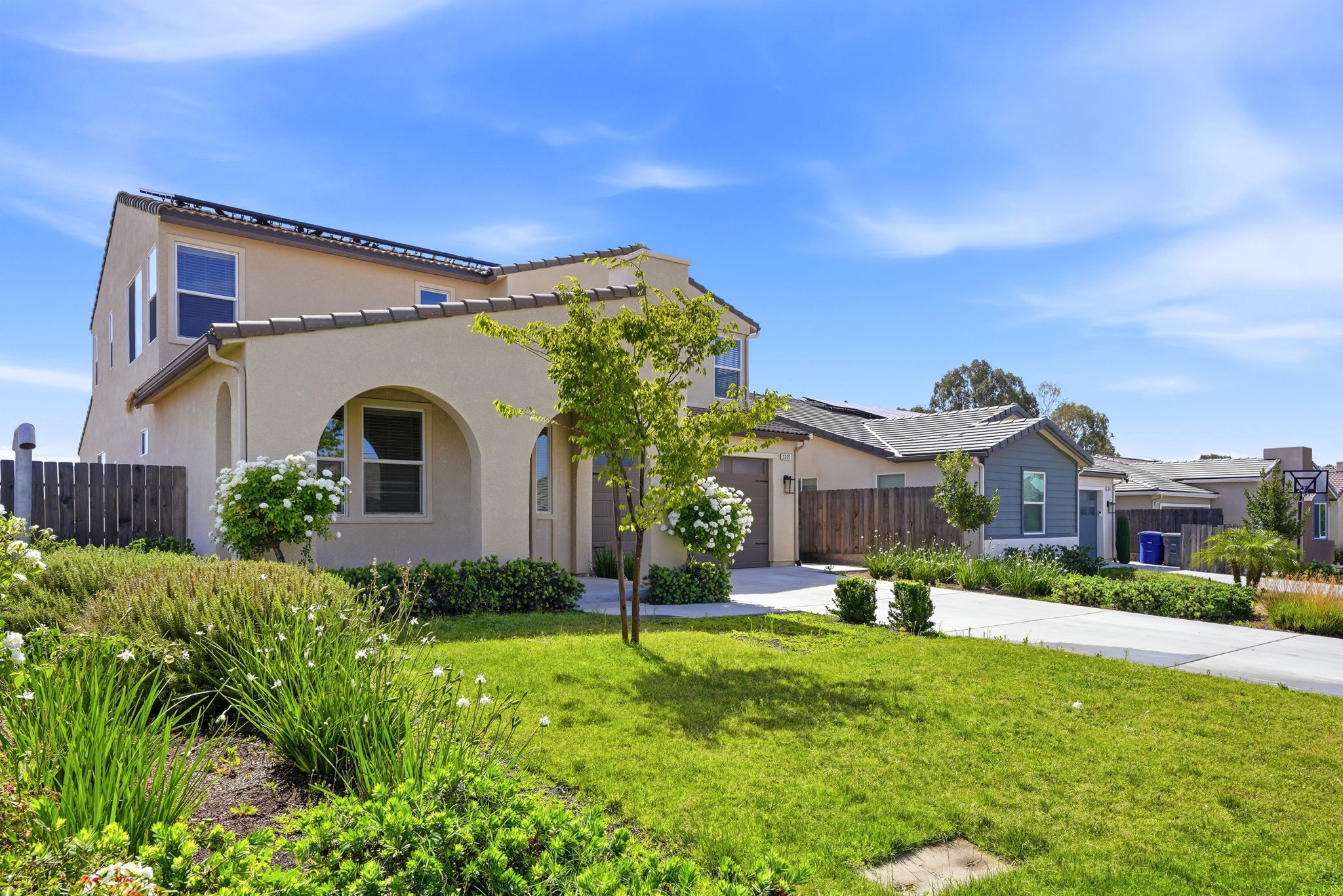 003_F8_3335 Las Rosas Ave