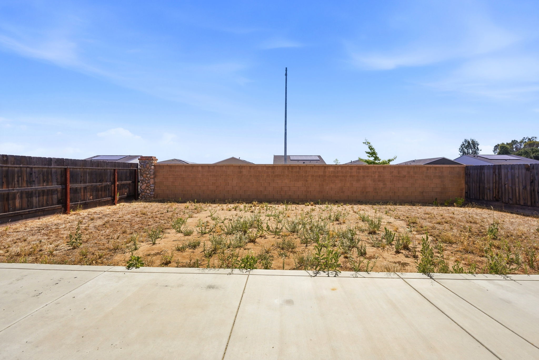 040_F8_3335 Las Rosas Ave