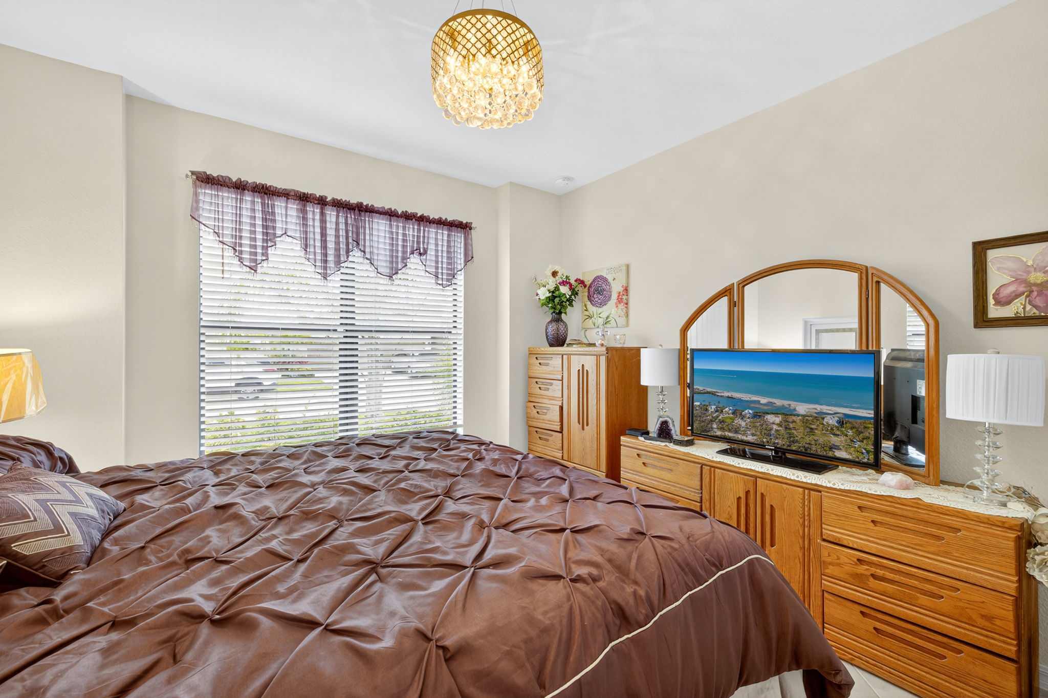 Guest Bedroom 1 - 2 of 2