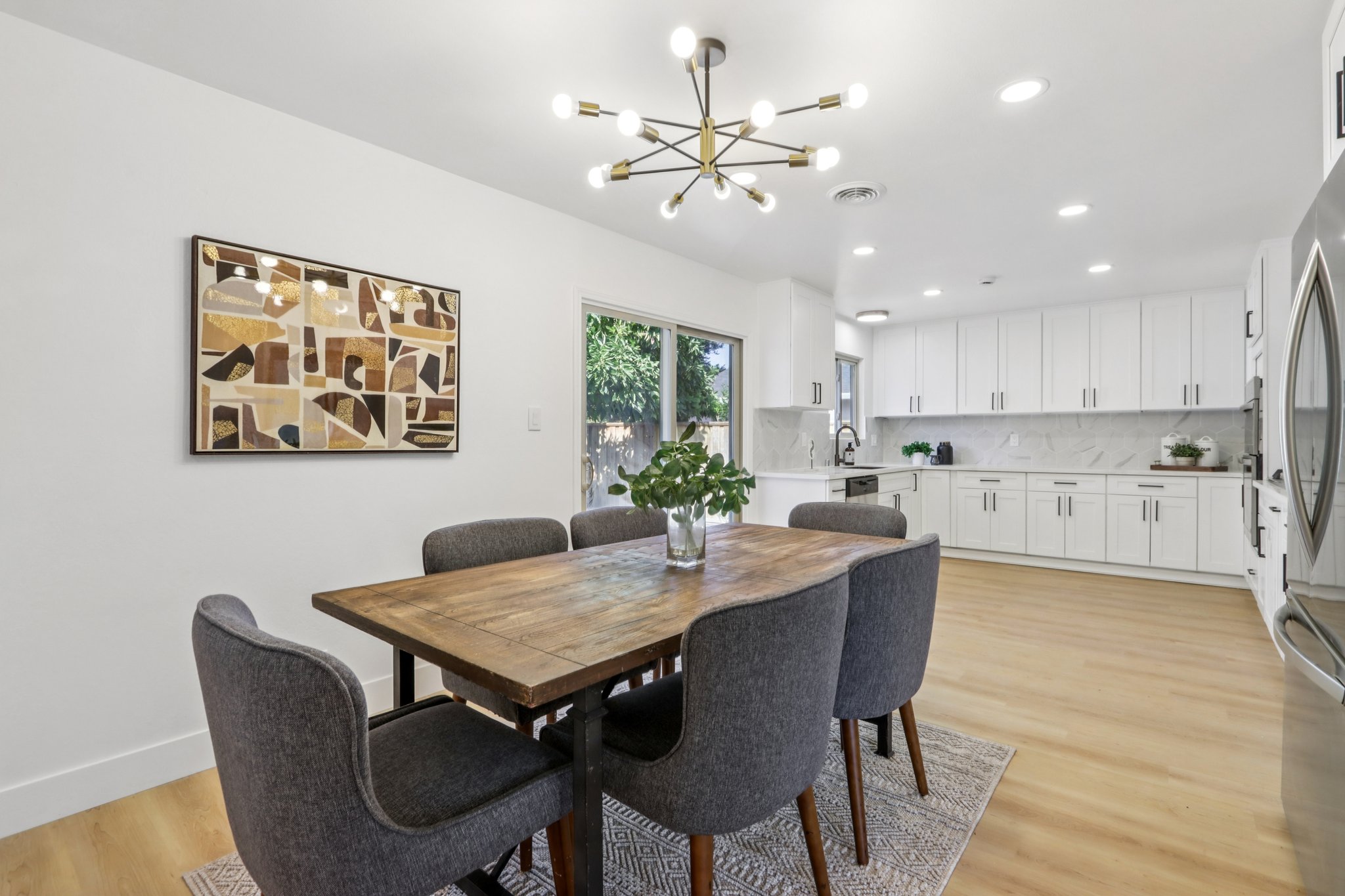 University Dr-S2510-013.jpg