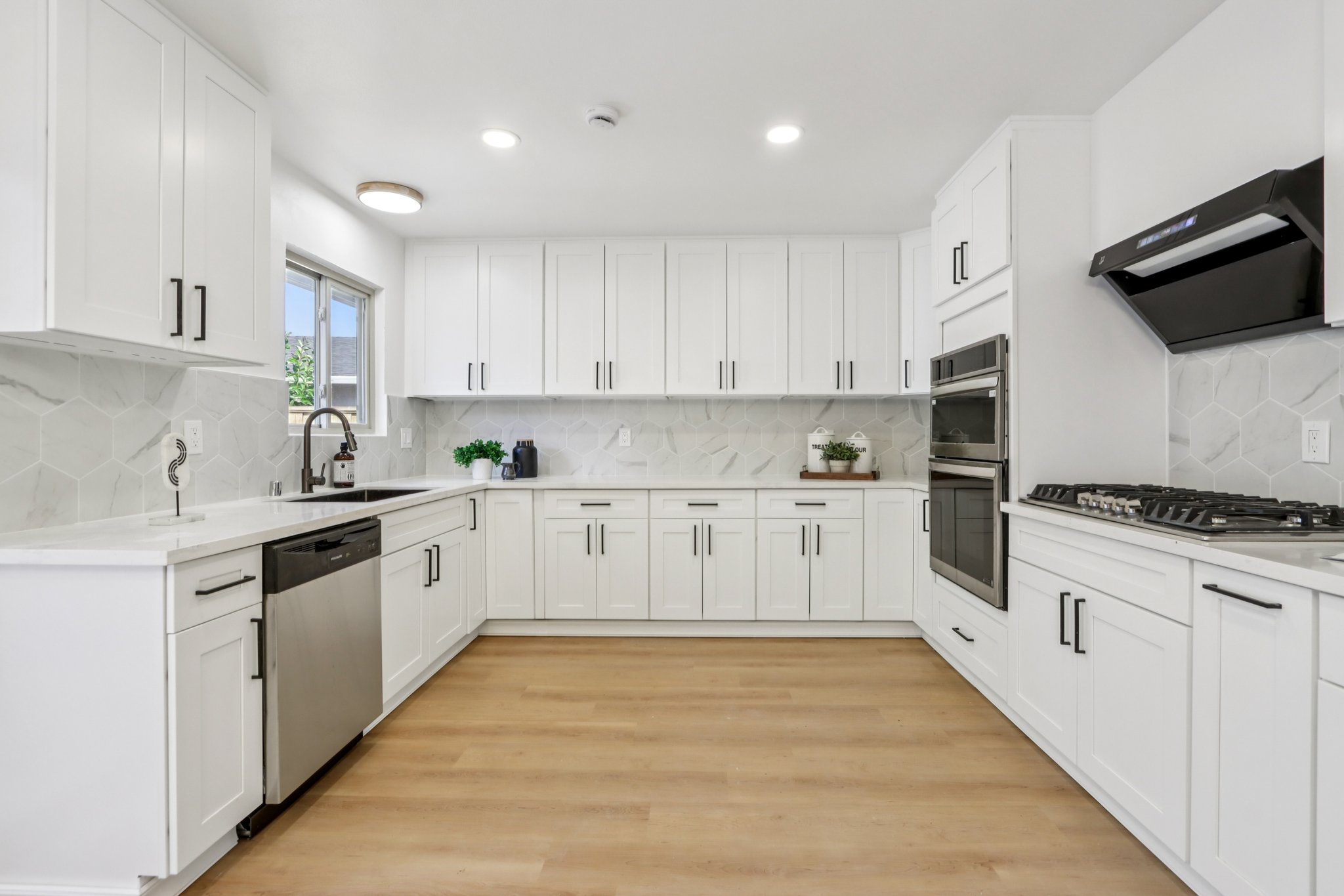 University Dr-S2510-019.jpg