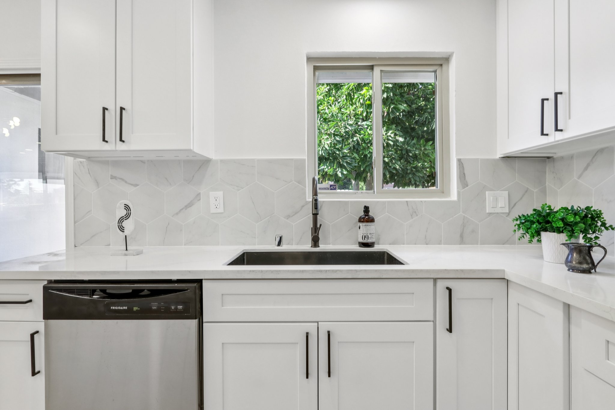 University Dr-S2510-021.jpg