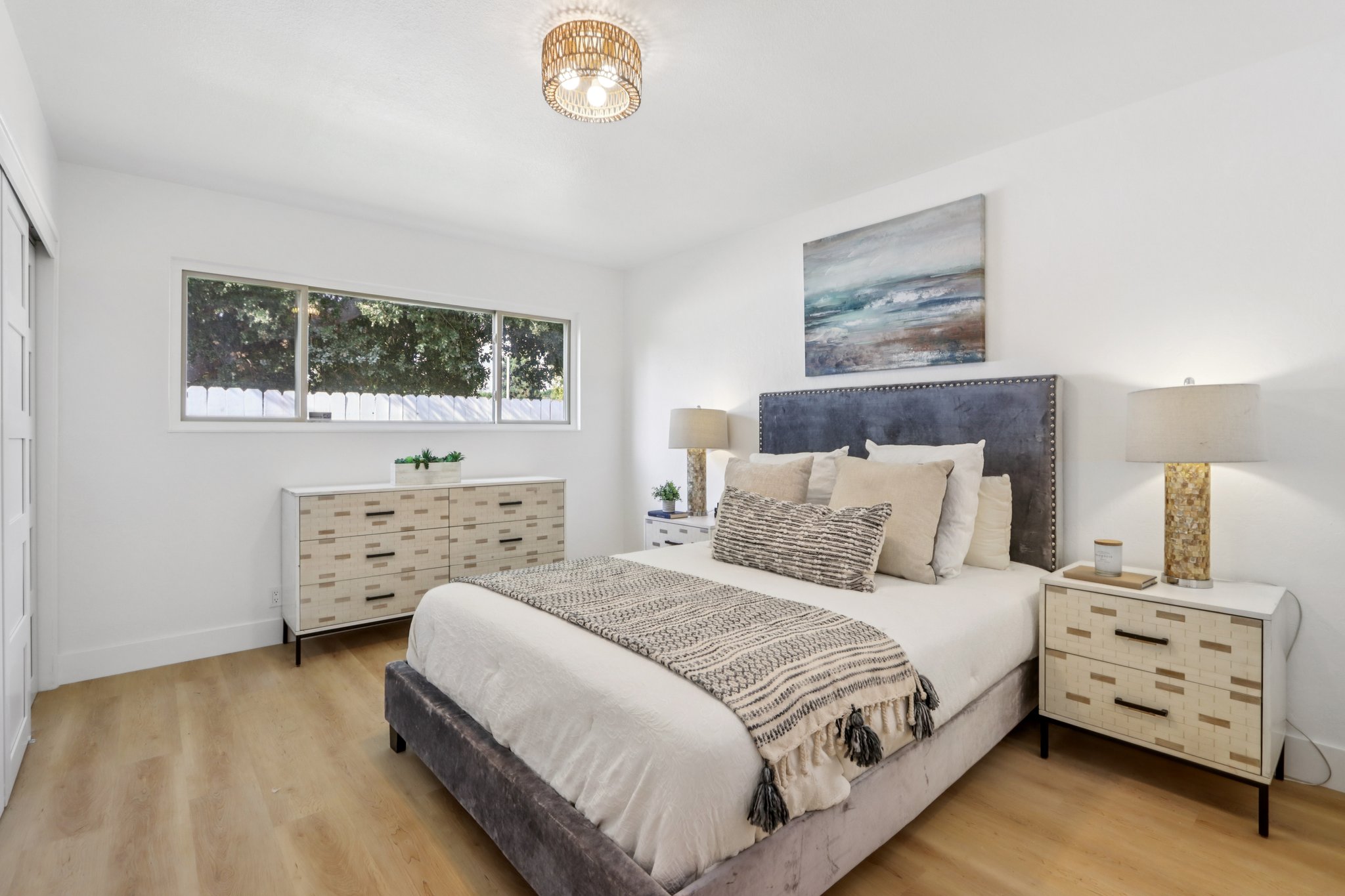 University Dr-S2510-028.jpg