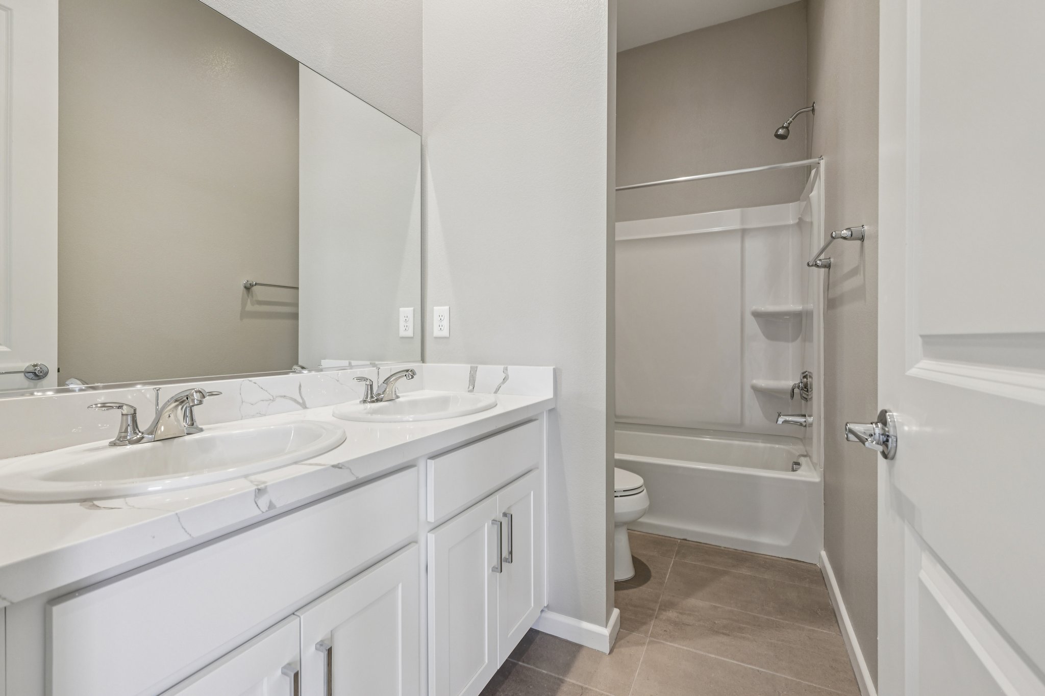 Esker Rdg Ave-S2801-046.jpg