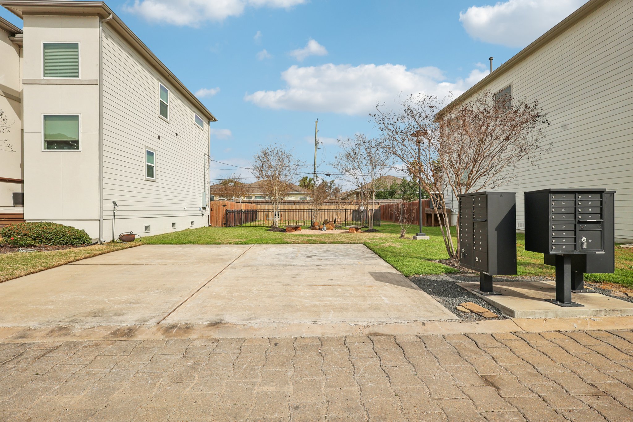 Yale Oaks Ln-902.jpg