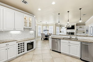 Kitchen/Breakfast Nook