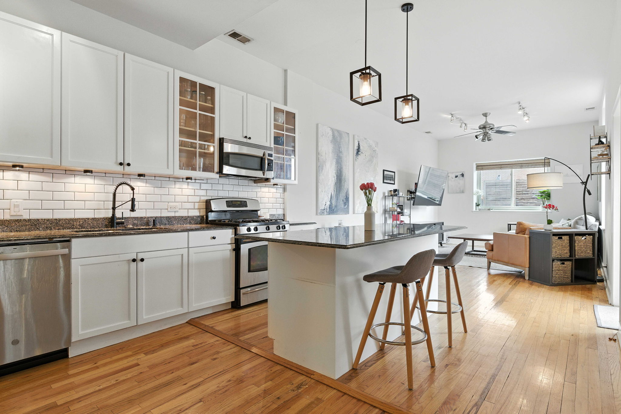 3347 N Clark St 3E_003