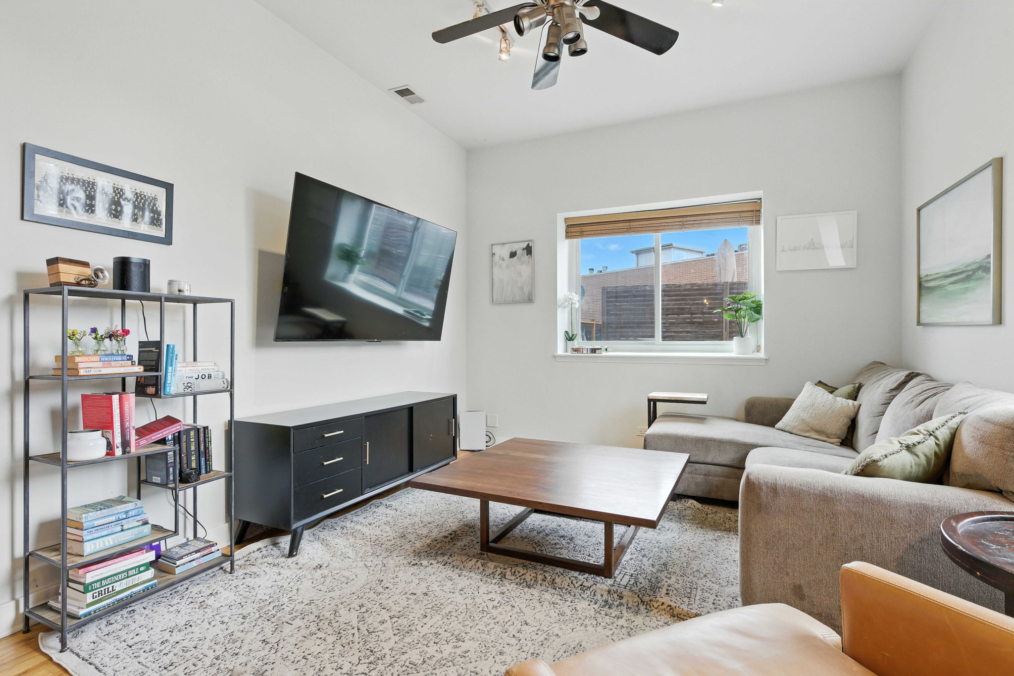 3347 N Clark St 3E_009