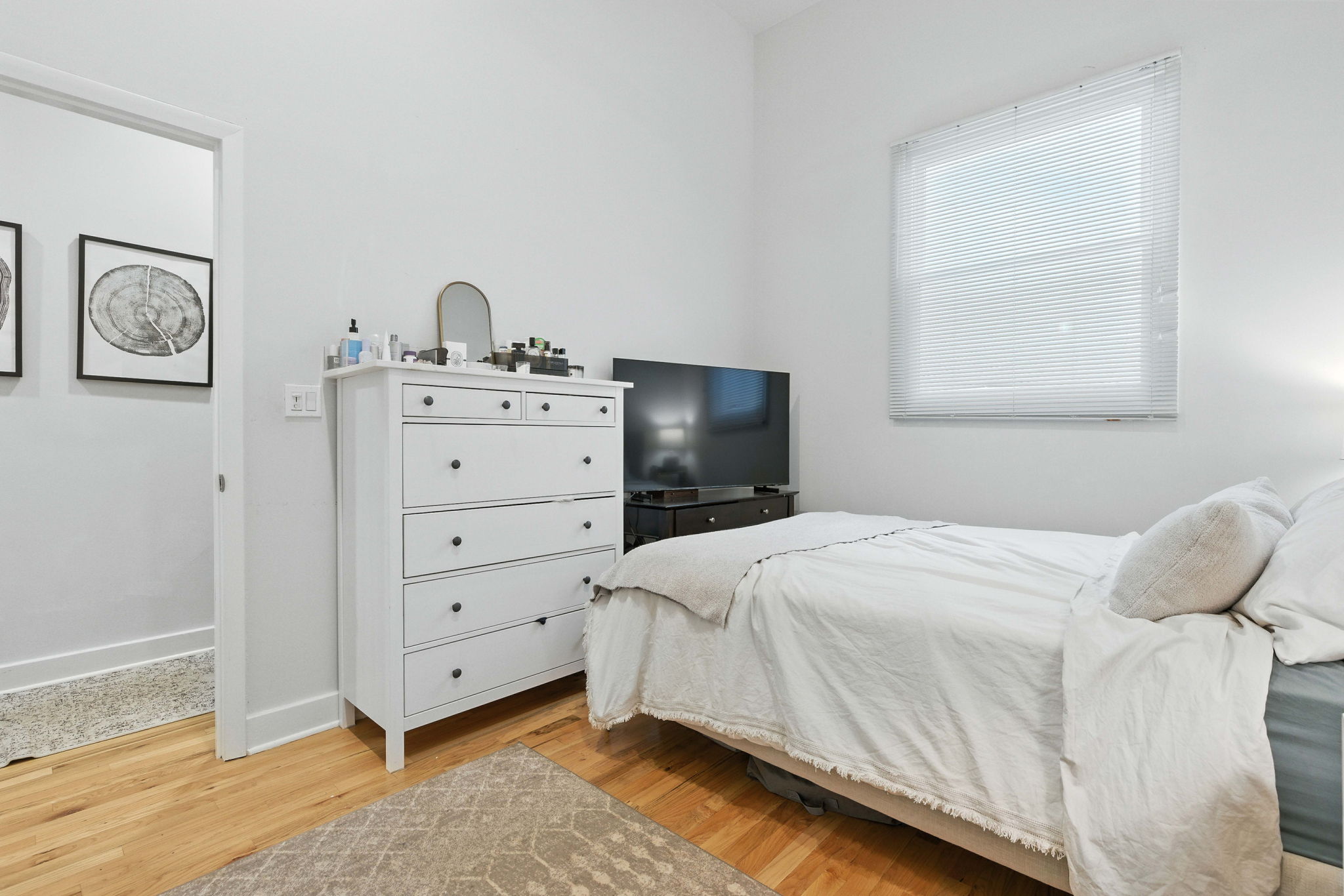 3347 N Clark St 3E_016