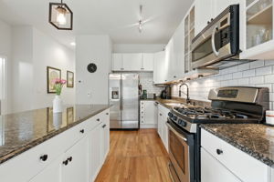 3347 N Clark St 3E_006