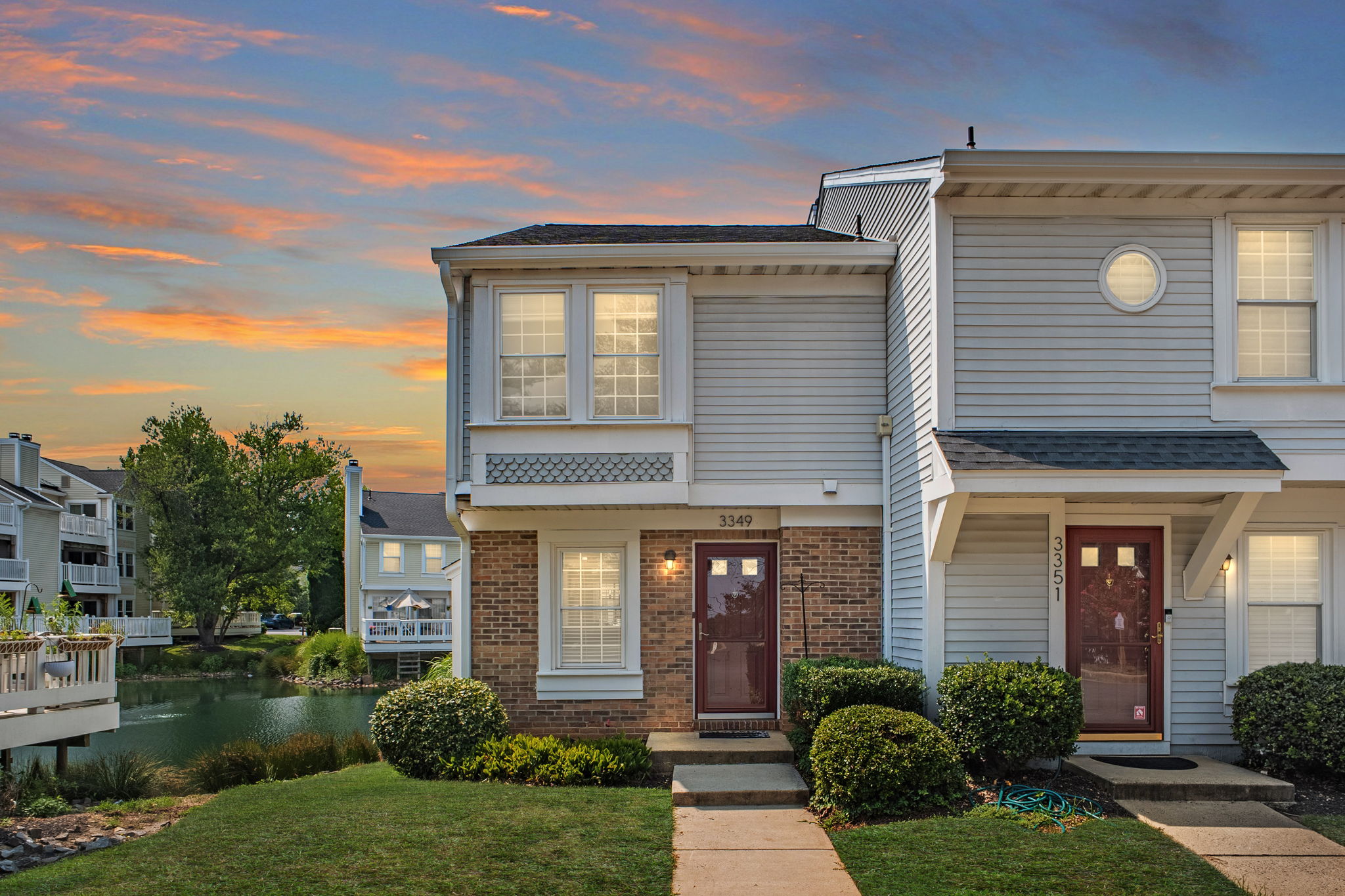 Water's Edge -Lakefront 2BR/2.5BA end unit