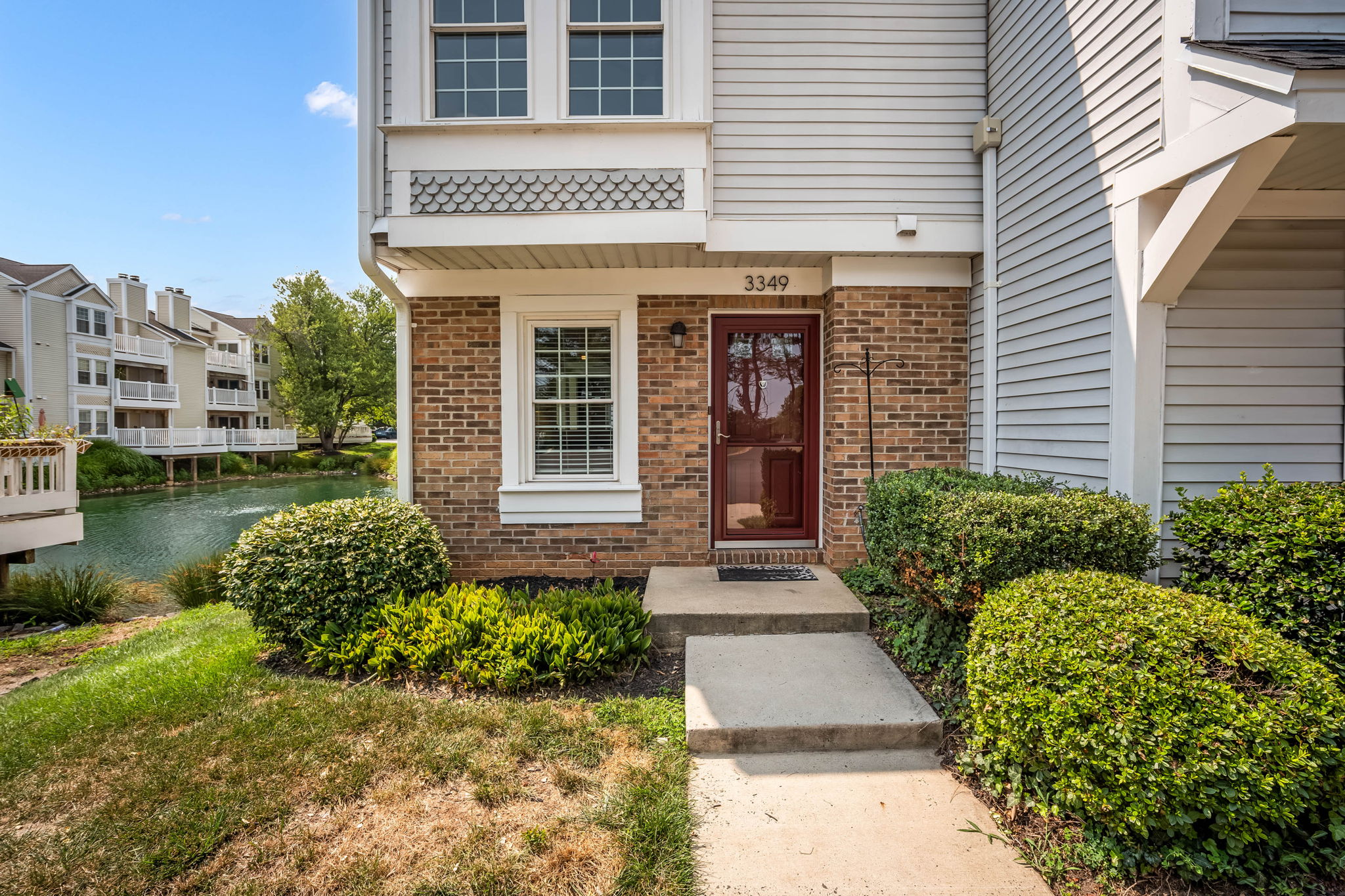 Water's Edge -Lakefront 2BR/2.5BA end unit