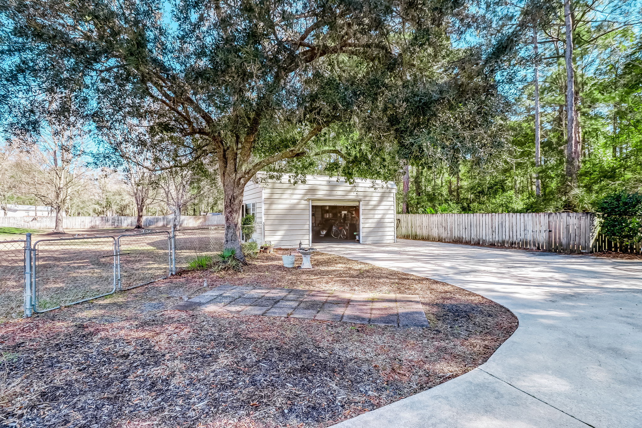 Garage & Carriage House