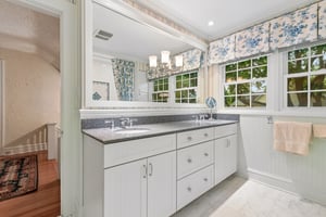 E Liberty St-S1106-033.jpg